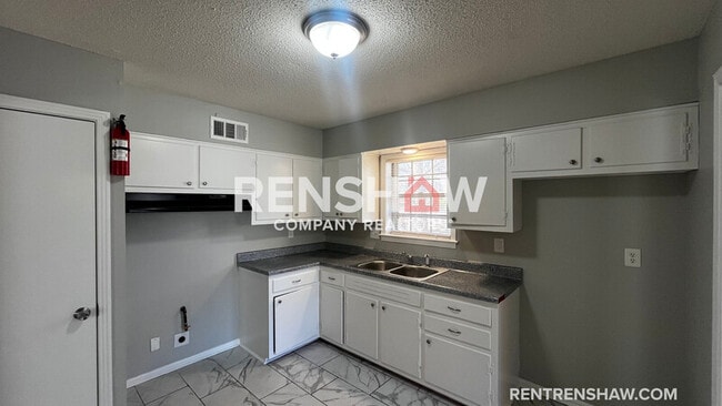 Building Photo - 2547 Courtney Dr