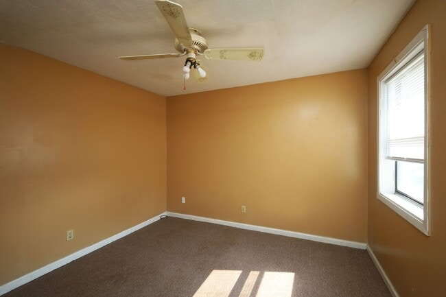 Building Photo - 5 Crestwood Cir