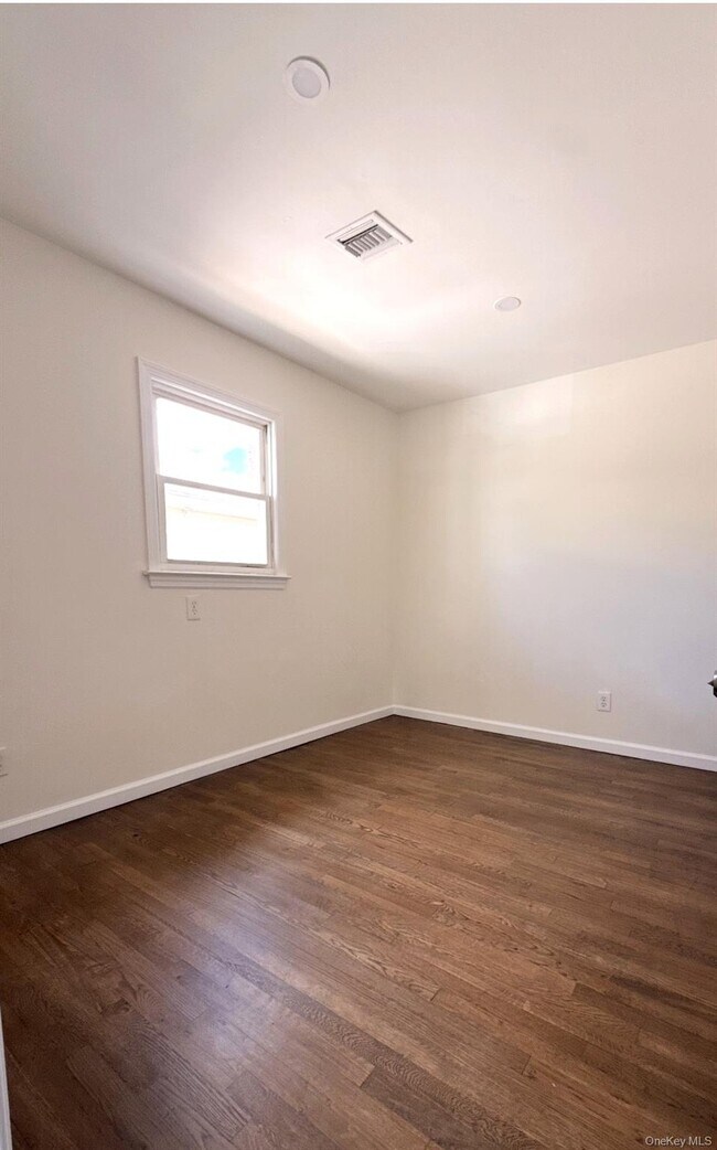 Foto del edificio - 238 Nassau Blvd