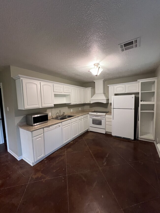 Building Photo - 176 Cypress St