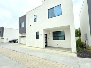 Building Photo - 9117 N Nilo Ln