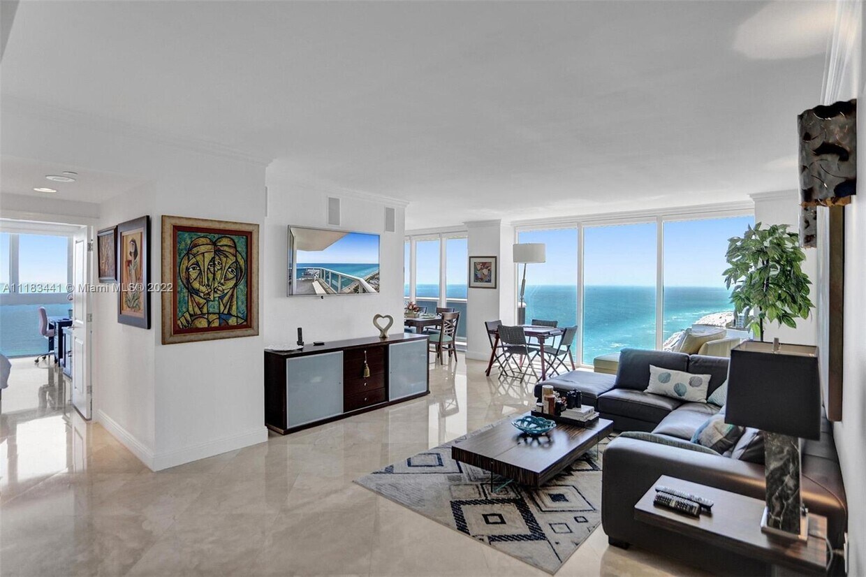 Primary Photo - 4775 Collins Ave