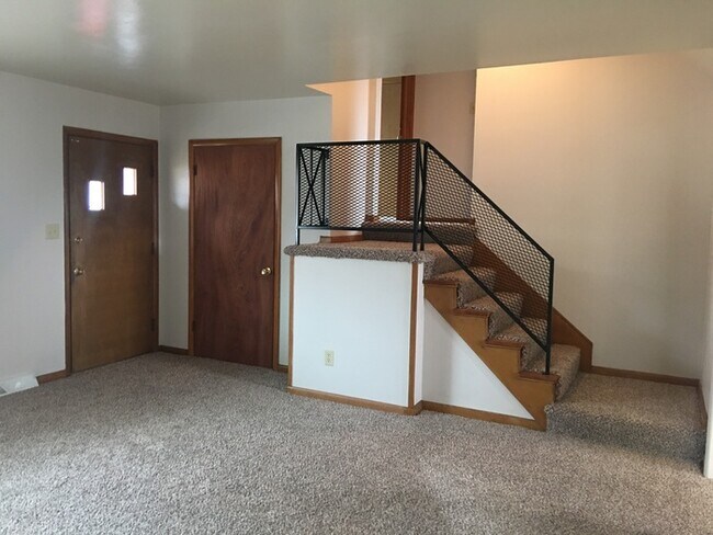 Building Photo - 4215 N Askew Ave