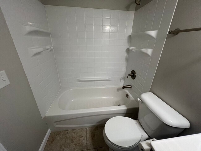 Foto del edificio - Updated 2 Bedroom Condo Available in Kirkwood!