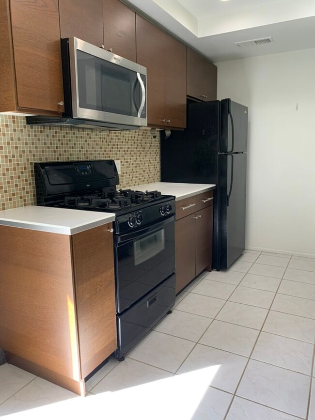 Building Photo - **MOVE-IN SPECIAL** Two Bedroom Single Lev...