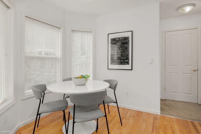 Building Photo - 3 br, 2.5 bath Townhome - 1227 Northeast 1...