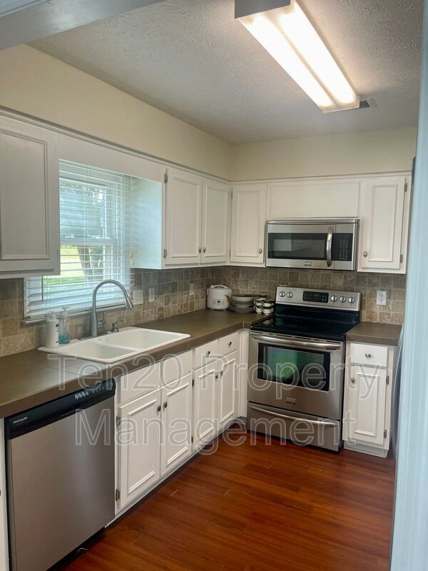 Foto del edificio - 2234 Birchwood Dr