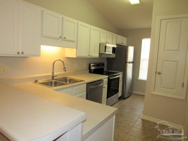 Building Photo - 2331 Trailwood Dr