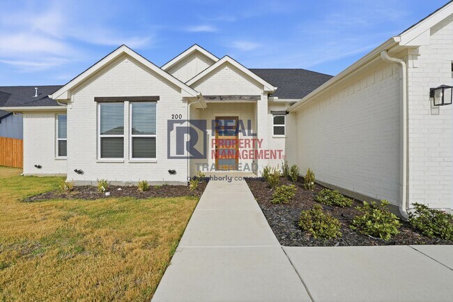 Building Photo - Luxury-Inspired 4-Bedroom Home with Distinctive Interior Design