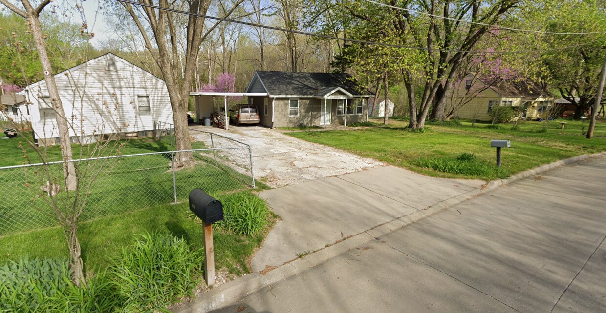 Primary Photo - 1403-1403 Garden Dr