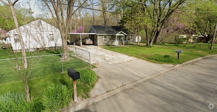 Building Photo - 1403-1403 Garden Dr