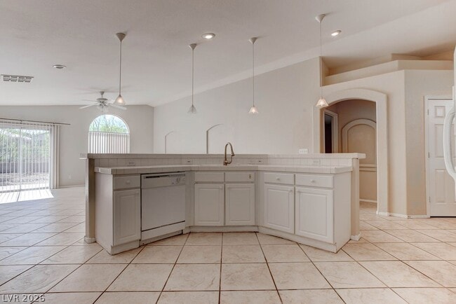 Building Photo - 1460 Dragon Rock Dr