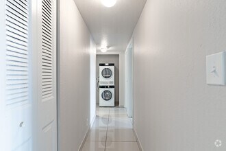 2BR, 1BA - 1,190SF - Windward Vista