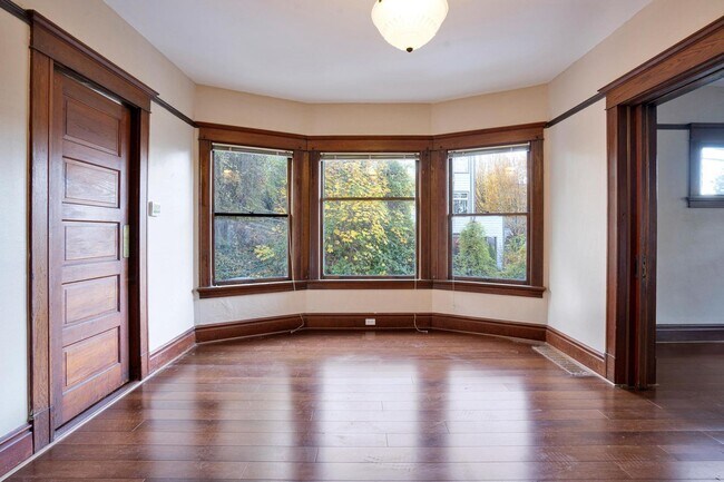 Building Photo - SW Montgomery