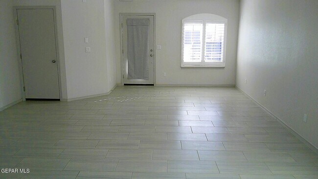 Foto del edificio - 7441 Norte Mesa Ln