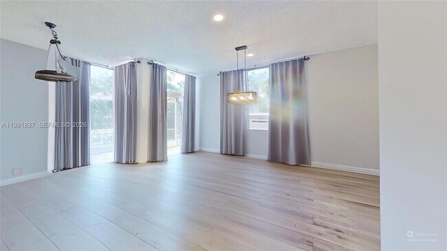 Foto del edificio - 3760 Westminster St