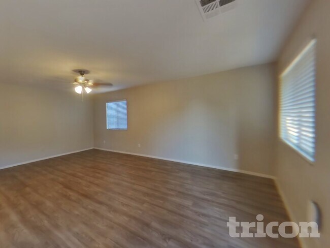 Foto del edificio - 5871 E Everhart Ln