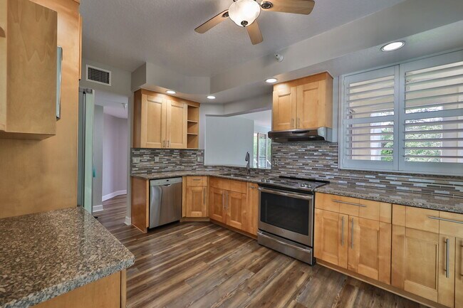 Foto del edificio - 4801 Osprey Dr S