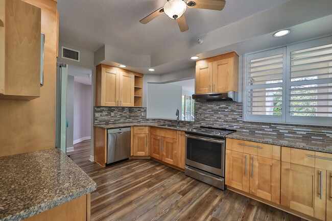 Building Photo - 4801 Osprey Dr S