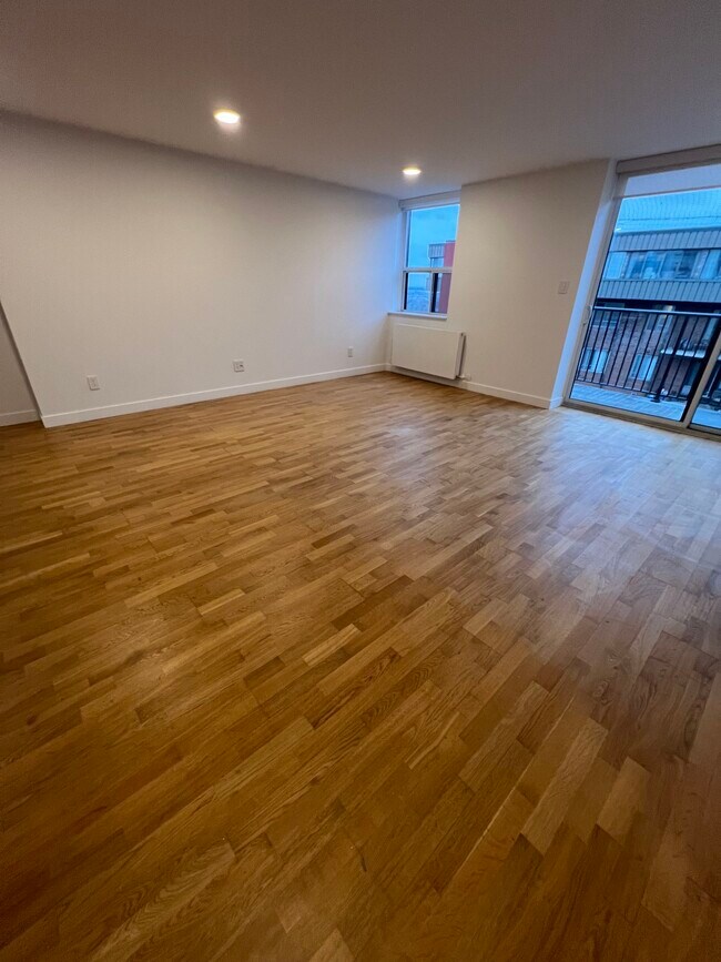 Photo du bâtiment - 501 Kingston Rd