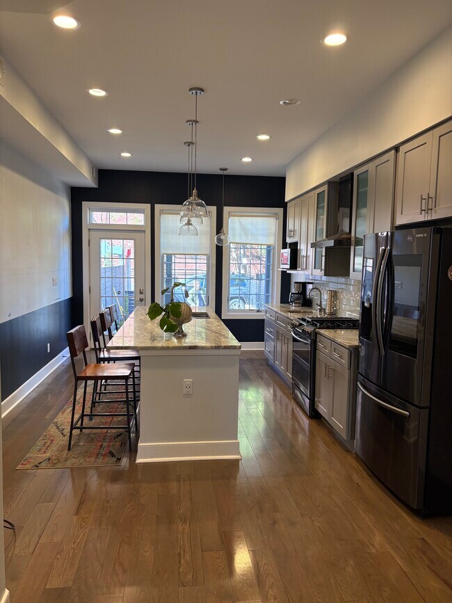 otra vista de la cocina - 1706 10th St NW