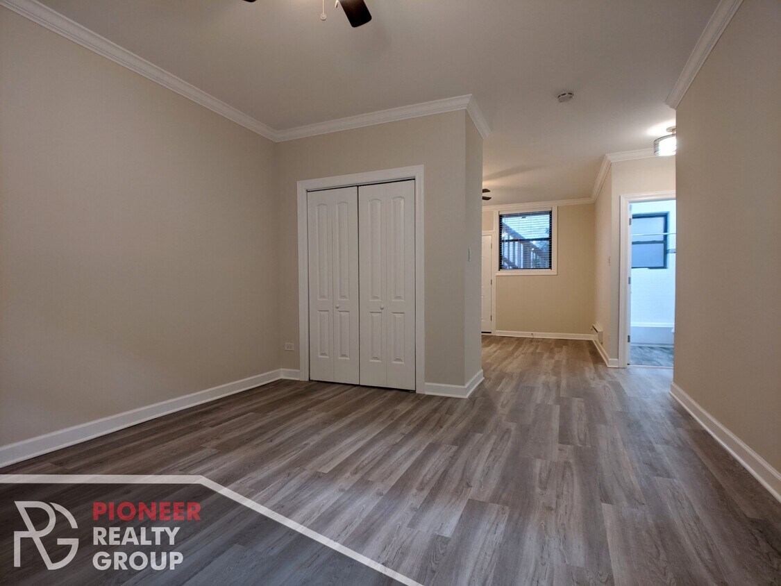 Foto principal - 722 W Roscoe St