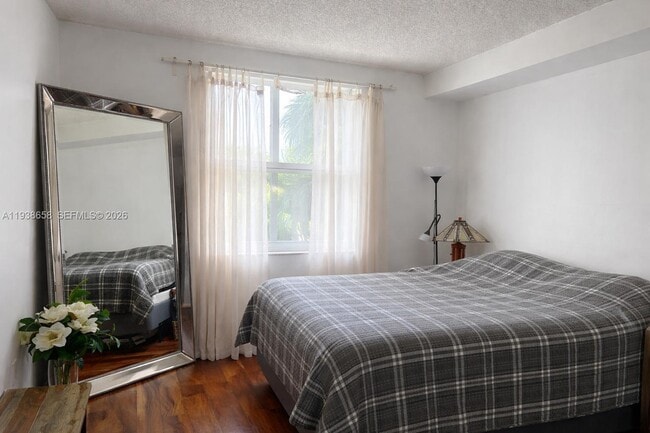 Foto del edificio - 17150 N Bay Rd