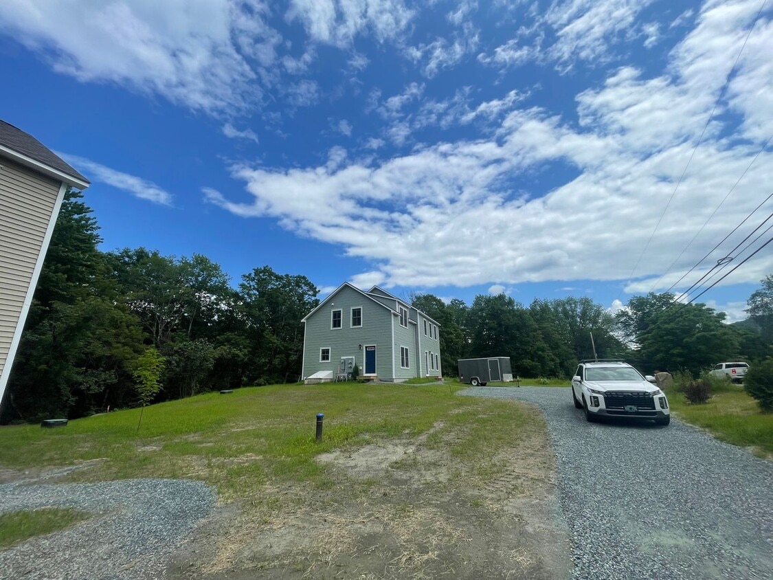 2253 E Woodstock Rd Unit 1, Woodstock, VT 05091 Room for Rent in