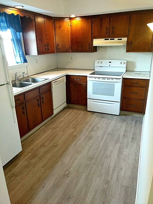 Building Photo - 2068 Lexington Ave