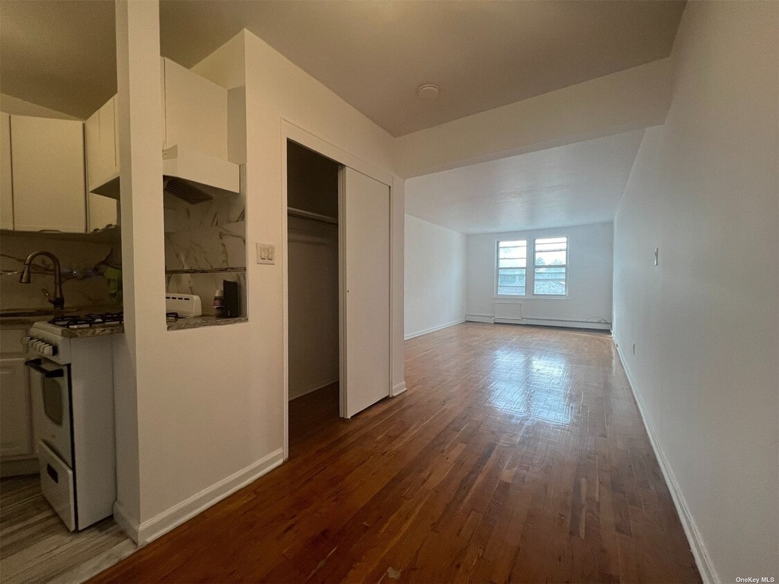 Primary Photo - 84-70 129th St