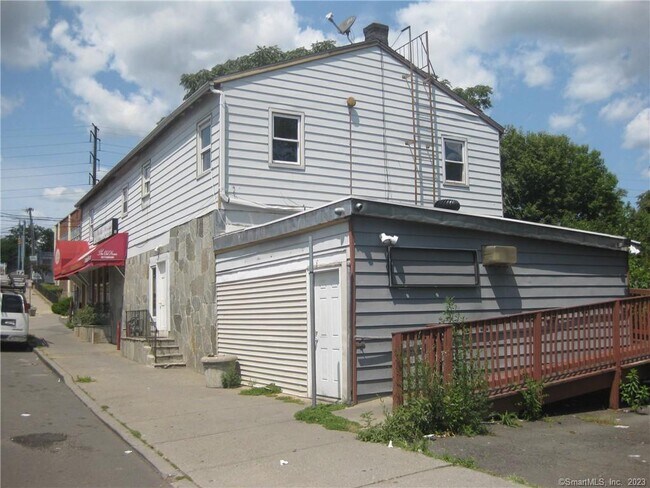 Building Photo - 63 Selleck St