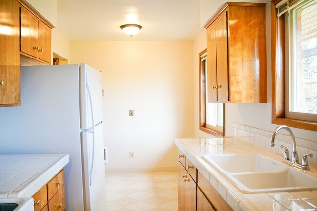 Building Photo - Sprawling 2-Story Mid-Century 4-Bed/2-Bath...