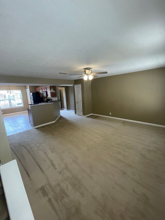 Building Photo - Prater Ct Townhome!