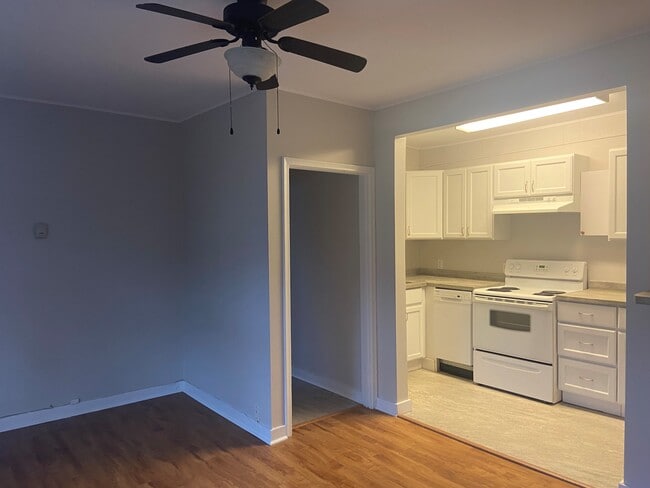 Photo du bâtiment - SPACIOUS RENOVATED TWO BEDROOM APARTMENT- DOWNTOWN DARTMOUTH