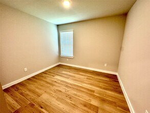 Building Photo - 8615 Jetty Glen Dr