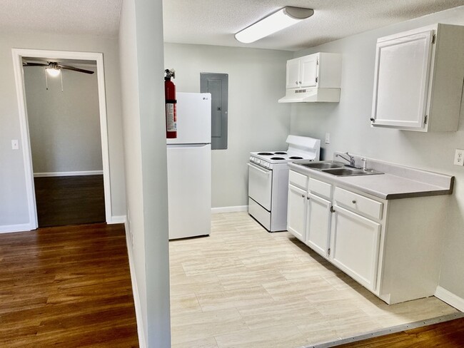 Building Photo - 1Bed/1Bath Apt Ringgold, GA! Brand New Gra...