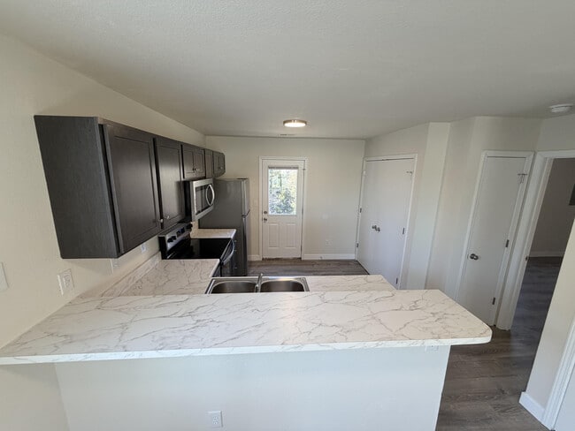 Building Photo - 1709 Hanover Blvd