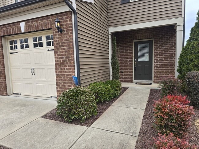 Building Photo - 111 Tuftin Dr