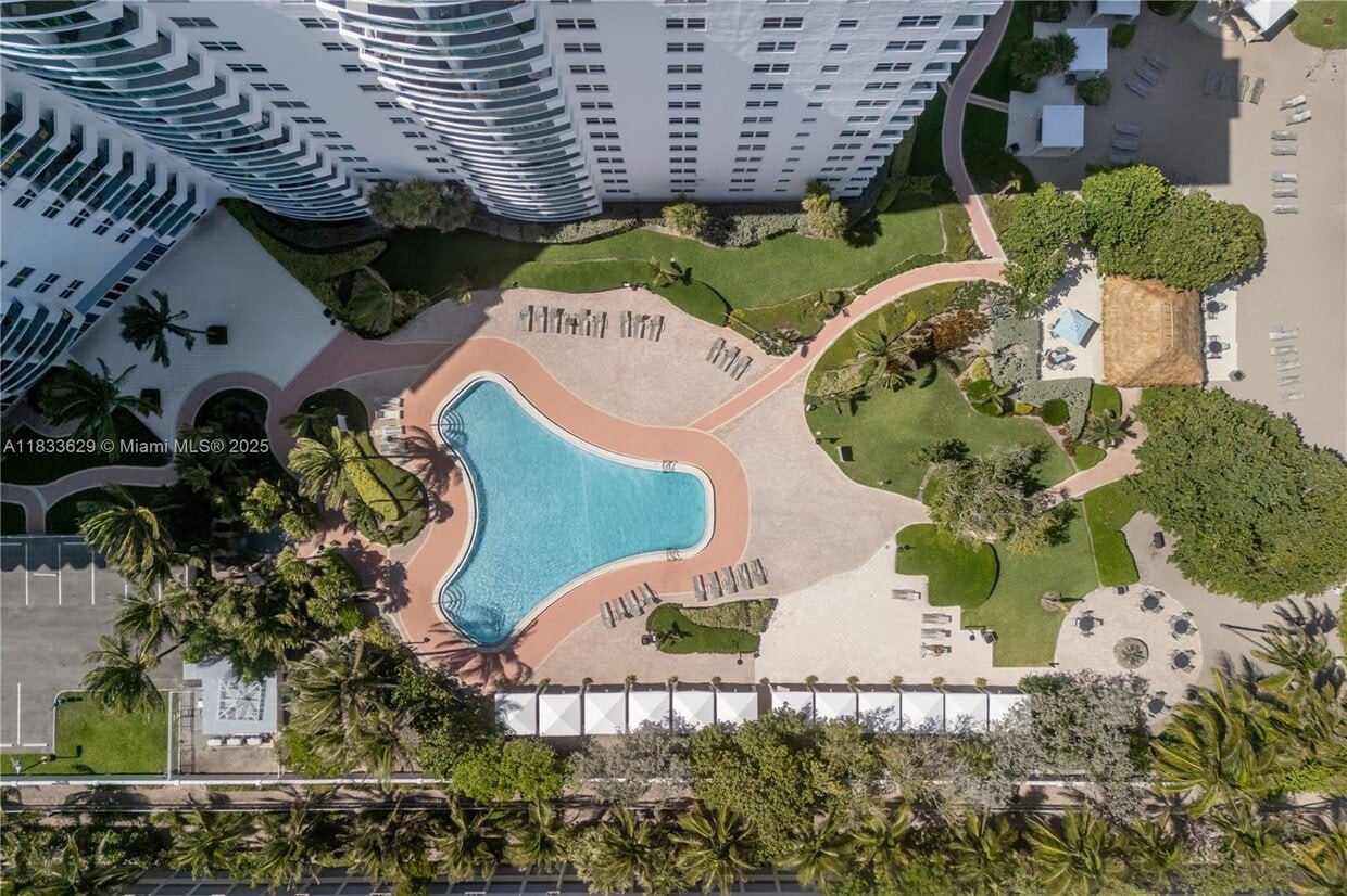 Primary Photo - 3001 S Ocean Dr