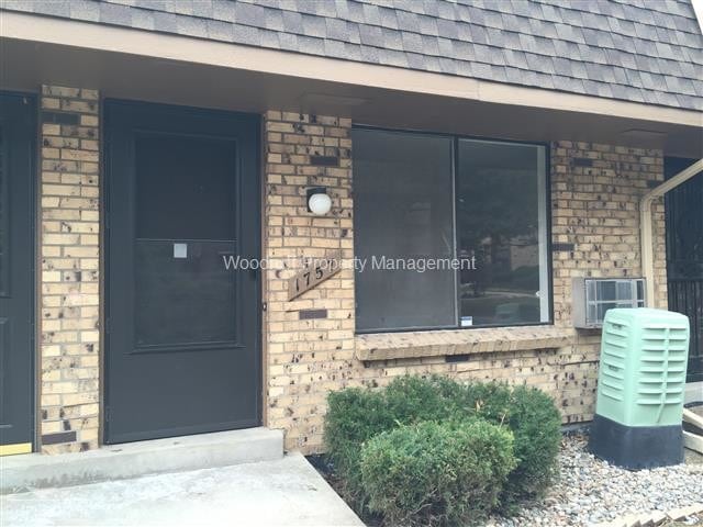 Primary Photo - 2 Bed, 1.5 Bath 2 Story Townhome Ready Now!