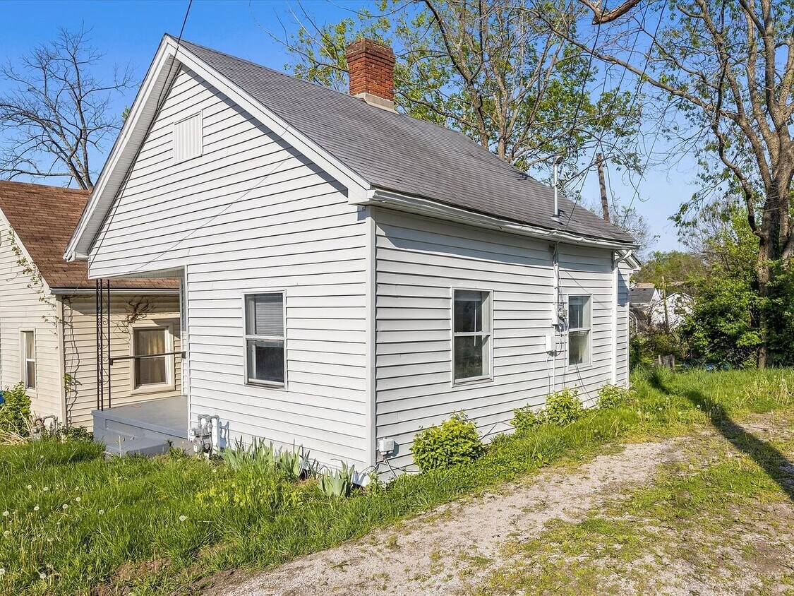 Foto principal - One Bedroom One Bath Unit Available for Im...