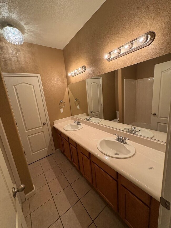 Foto del edificio - Beautiful NW Visalia home in an establishe...