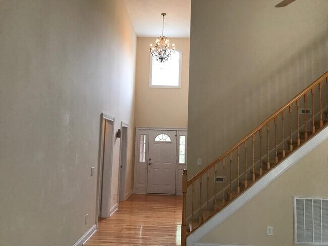 Foto del edificio - 223 Longleaf Dr