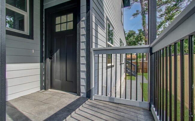 Foto del edificio - 6531 Rosemary Ln