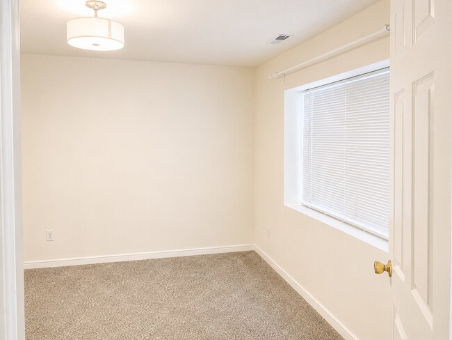 Building Photo - Jorgensen Duplex