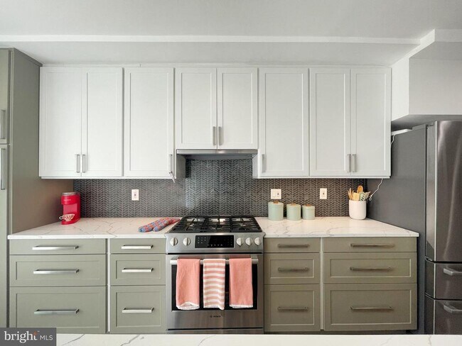 Foto del edificio - 32 Hanover Pl NW