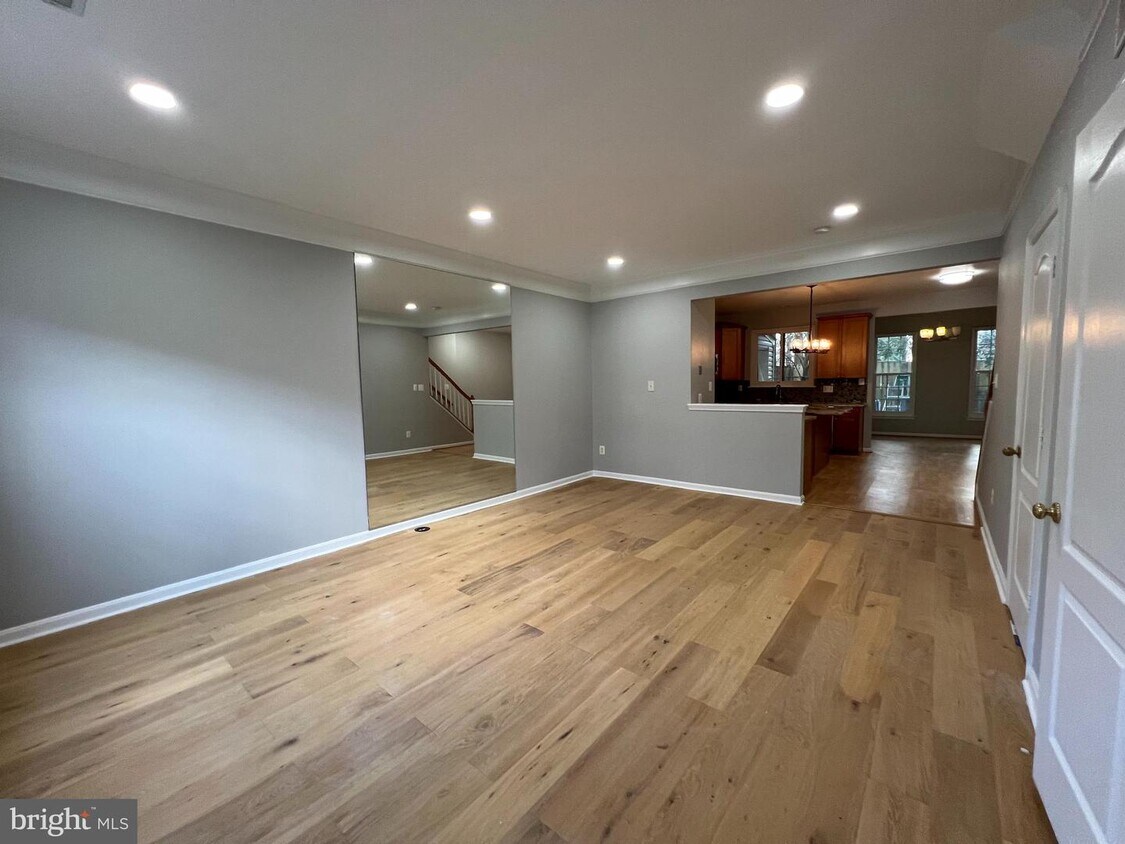 Primary Photo - 13093 Park Crescent Cir
