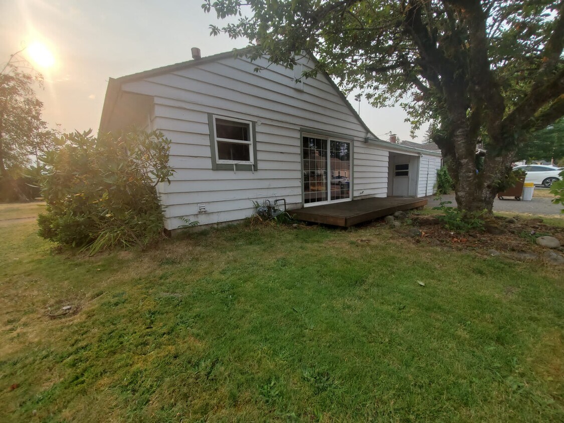 638 SW Evergreen St, Mill City, OR 97360 House for Rent in Mill City