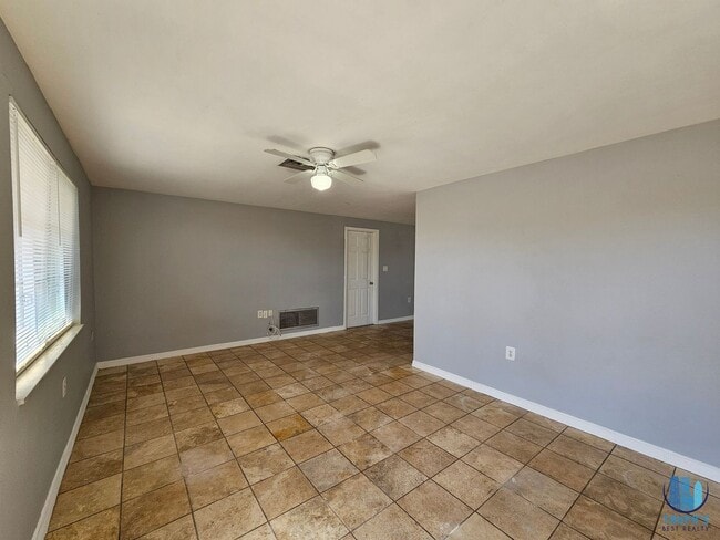 Building Photo - 3 Bed | 1.5 Bath Home for Rent in Holiday Available Now!