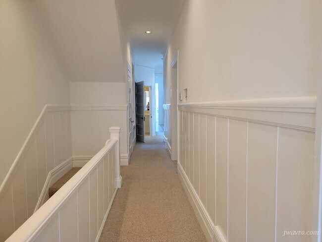 Building Photo - 862 North Point St